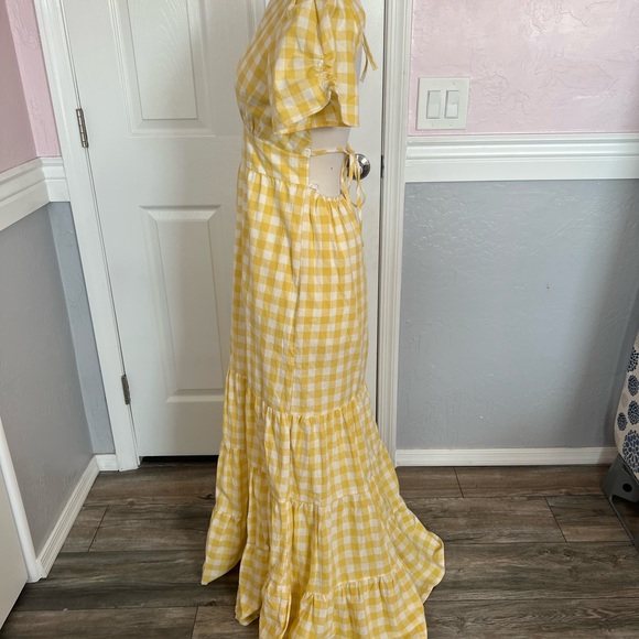 NYC V-NECK TIERED PUFF SLEEVE MAXI DRESS IN MUSTARD CHECK L - Picture 5 of 10